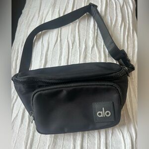 ALO Yoga Sleek Black Belt Bag